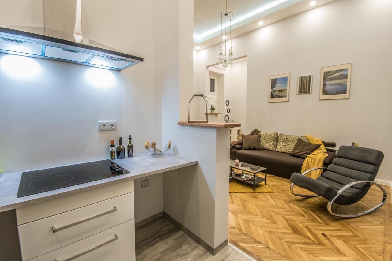 Semmihome Semmelweis Street דירה